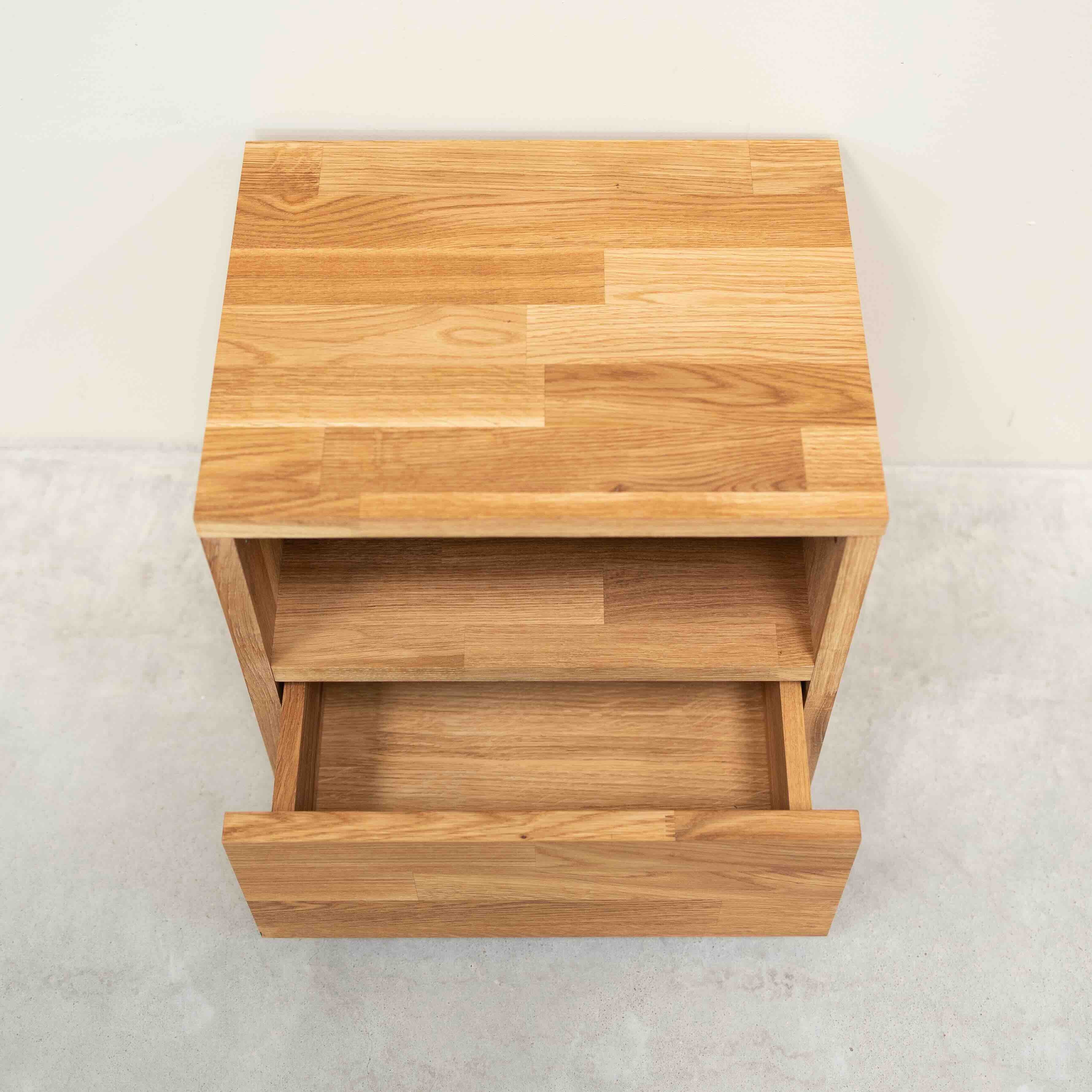 Table de chevet en bois massif de chêne Danemark 1